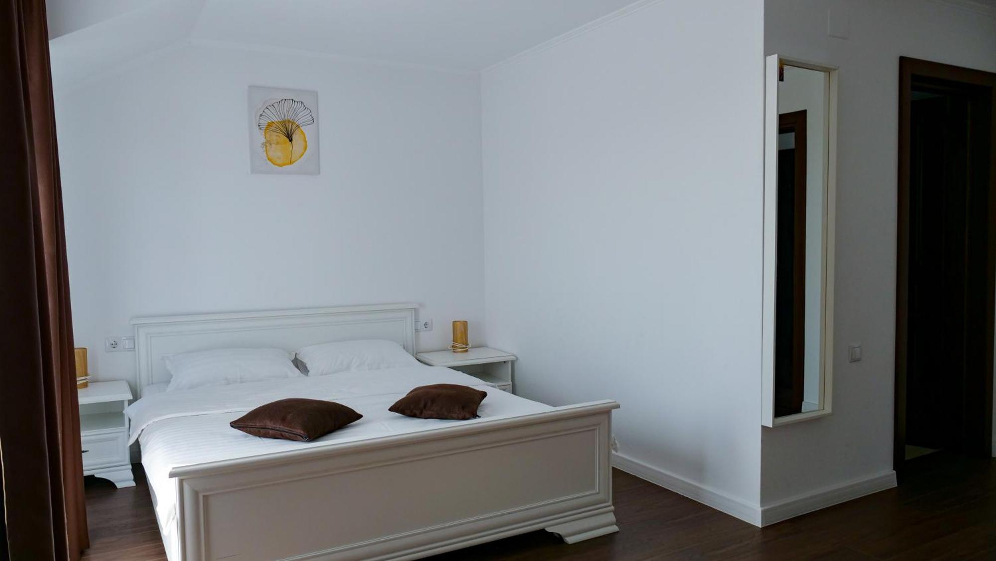 Casa Ambientt Hotell Curtea de Argeş Exteriör bild