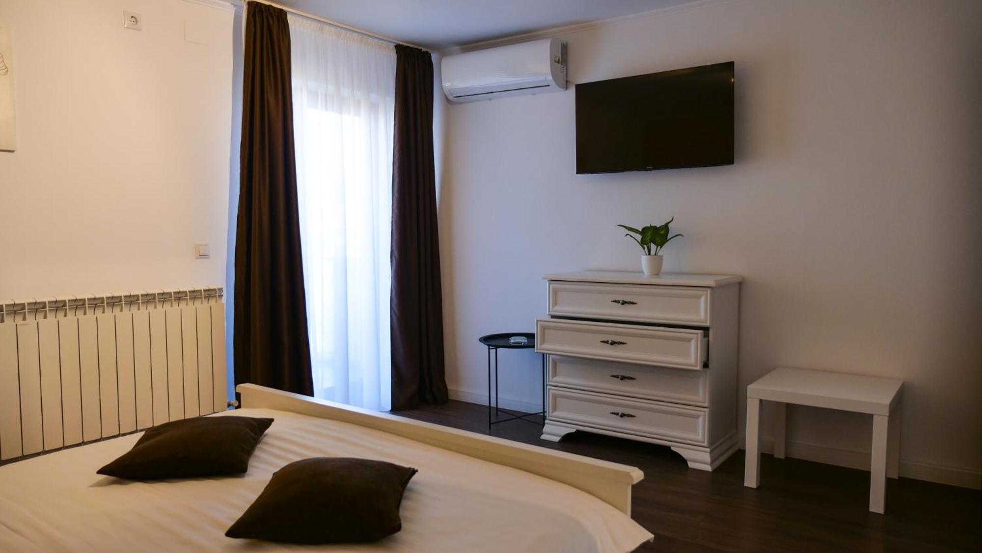Casa Ambientt Hotell Curtea de Argeş Exteriör bild